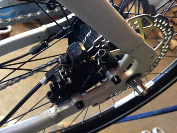 Shimano disc brakes and the Alfine hub. 